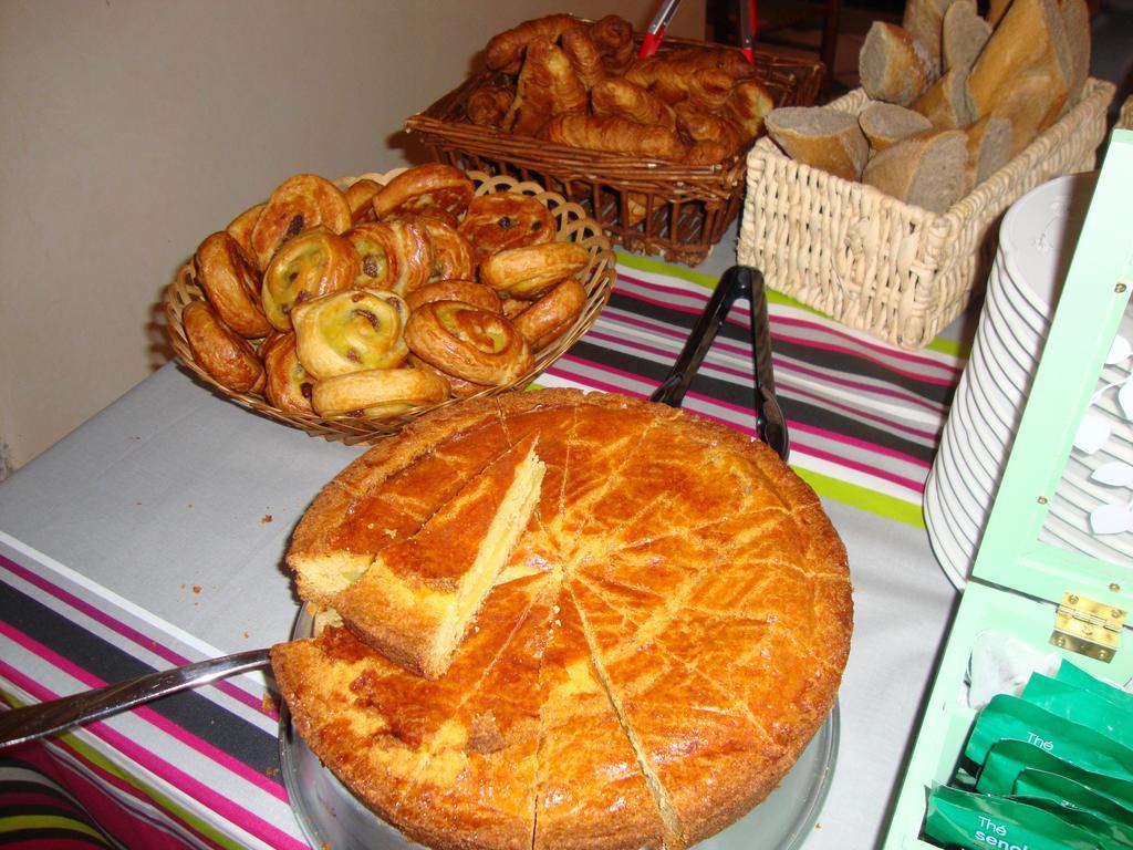 סאר Hotel Pikassaria מראה חיצוני תמונה