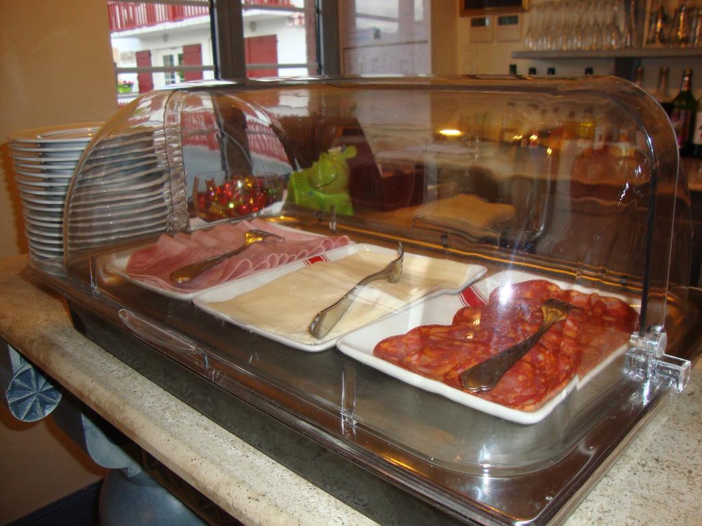 סאר Hotel Pikassaria מראה חיצוני תמונה