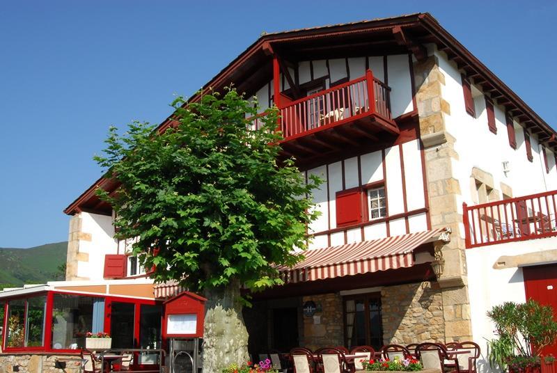 סאר Hotel Pikassaria מראה חיצוני תמונה